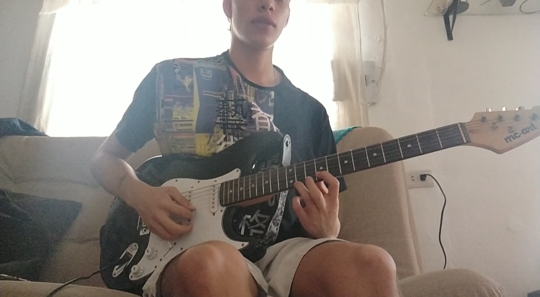 samu tocando